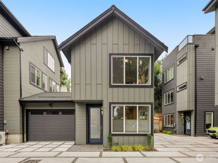 115 B N 105th Street, Seattle WA 98133