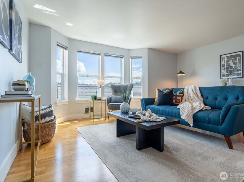 209 N 39th Street 304, Seattle WA 98103