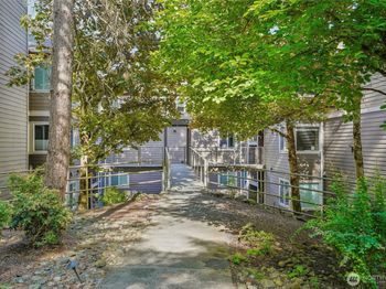 700 Front Street S
