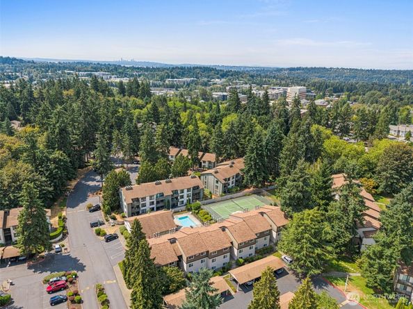 12933 127th Drive NE F205, Kirkland WA 98034