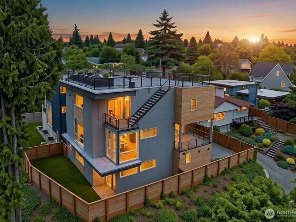 3319 W ELMORE Street, Seattle WA 98199