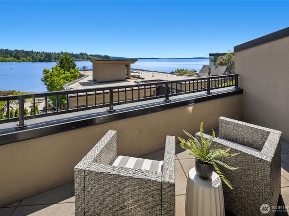 9123 NE Juanita Drive 205, Kirkland WA 98034