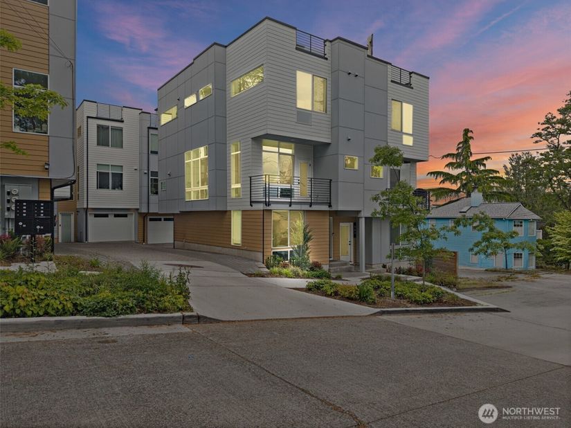 902 N 86th Street, Seattle WA 98103