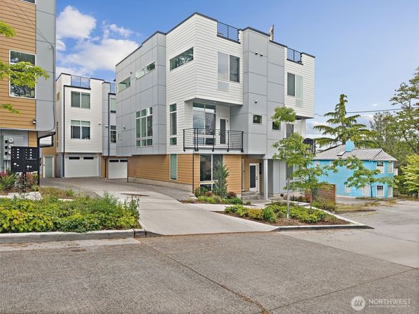 902 N 86th Street, Seattle WA 98103