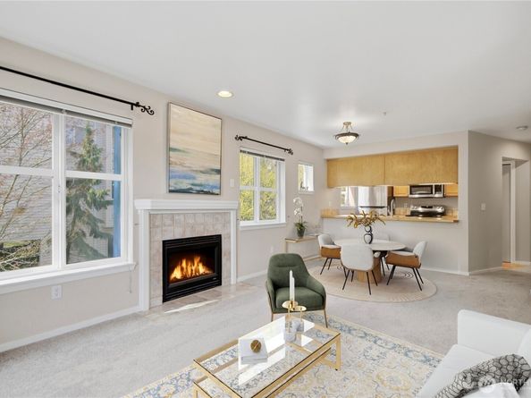 12345 Roosevelt Way NE 305, Seattle WA 98125