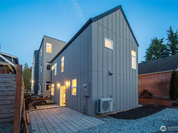 2935 39th Avenue SW, Seattle WA 98116