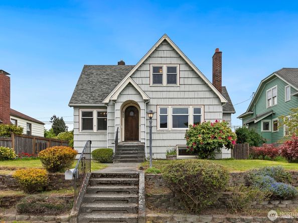 4052 44th Avenue SW, Seattle WA 98116
