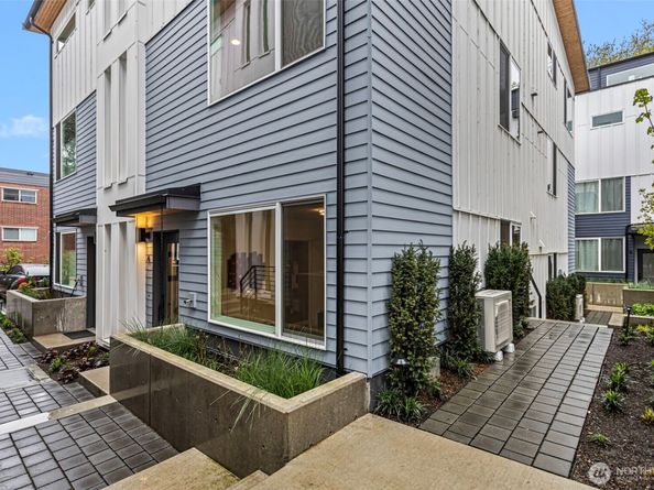 2521 29th Avenue S D, Seattle WA 98144