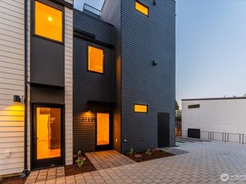 4122 B Burke Avenue N