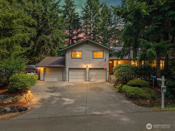 1724 NW Palmer Lane, Bremerton WA 98311
