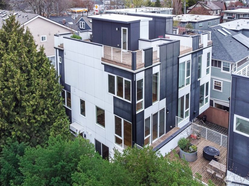 612 N 45th Street C, Seattle WA 98103