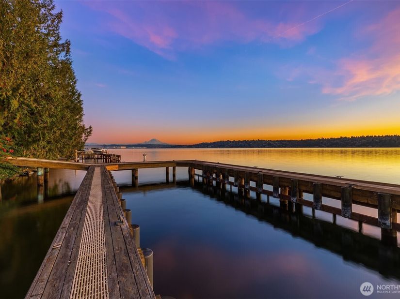 8001 West Mercer Street, Mercer Island WA 98040