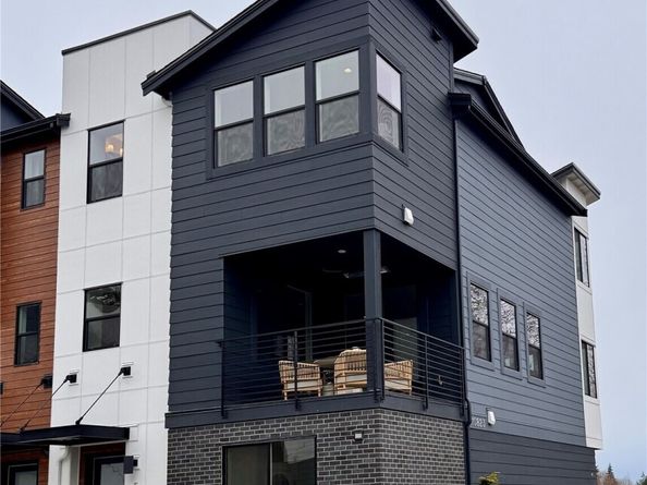 10823 (HS 94) 120TH Lane NE E, Kirkland WA 98033