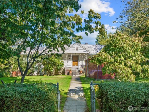 2704 NE 92nd Street, Seattle WA 98115