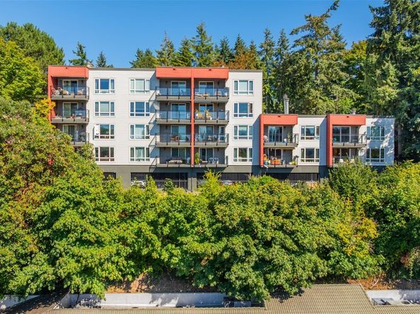 145 105th Avenue SE 11, Bellevue WA 98004