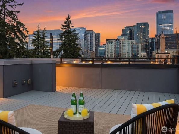 10712 SE 2nd Street, Bellevue WA 98004