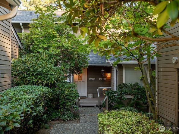 1218 101st Place NE, Bellevue WA 98004