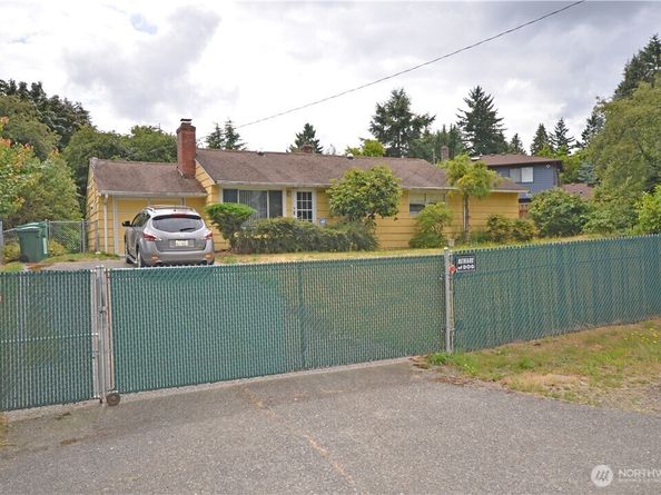 13053 Roosevelt Way NE, Seattle WA 98125