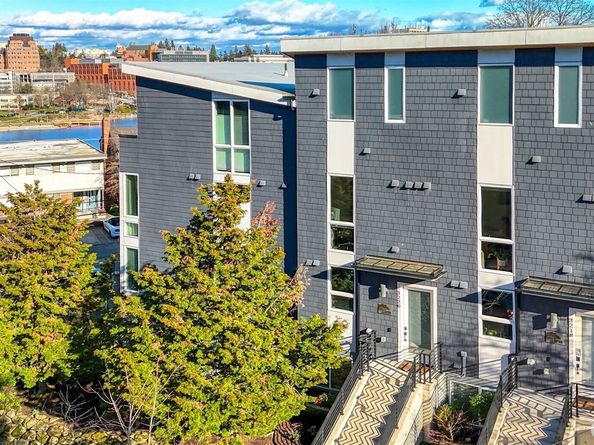 3220 Franklin Avenue E, Seattle WA 98102