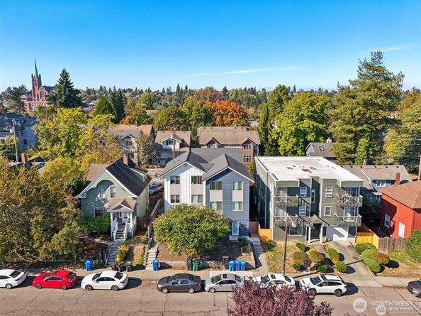 5255 Brooklyn Avenue NE, Seattle WA 98015