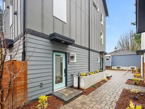 806 B S Rose Street, Seattle WA 98108