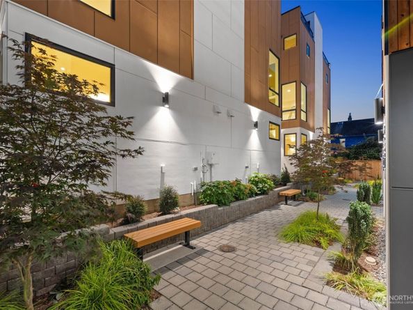 9239 A 16th Avenue SW, Seattle WA 98106