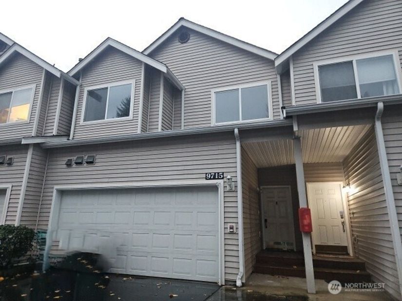 9715 26th Avenue SW 202, Seattle WA 98106