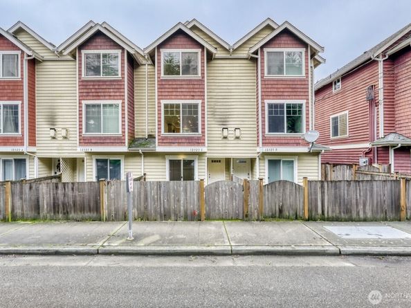 12323 10th Place NE C, Seattle WA 98125