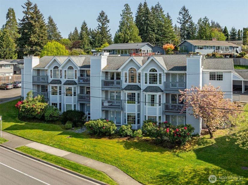 12025 SE 60th Street B, Bellevue WA 98006