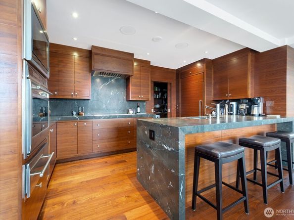 1300 University Street 11A, Seattle WA 98101