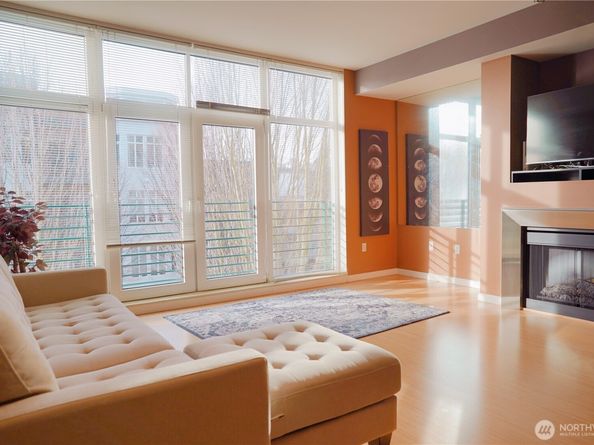 17 W Mercer Street 207, Seattle WA 98119