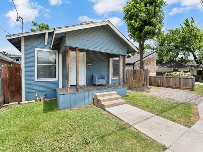 1612  Harris Court , Dallas Texas 75223