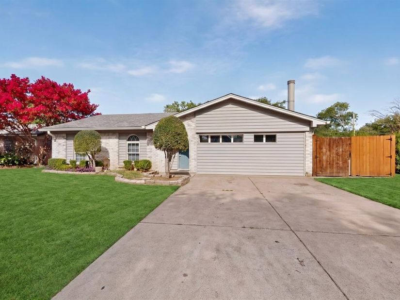 2041  Hemlock Drive , Haltom City Texas 76117