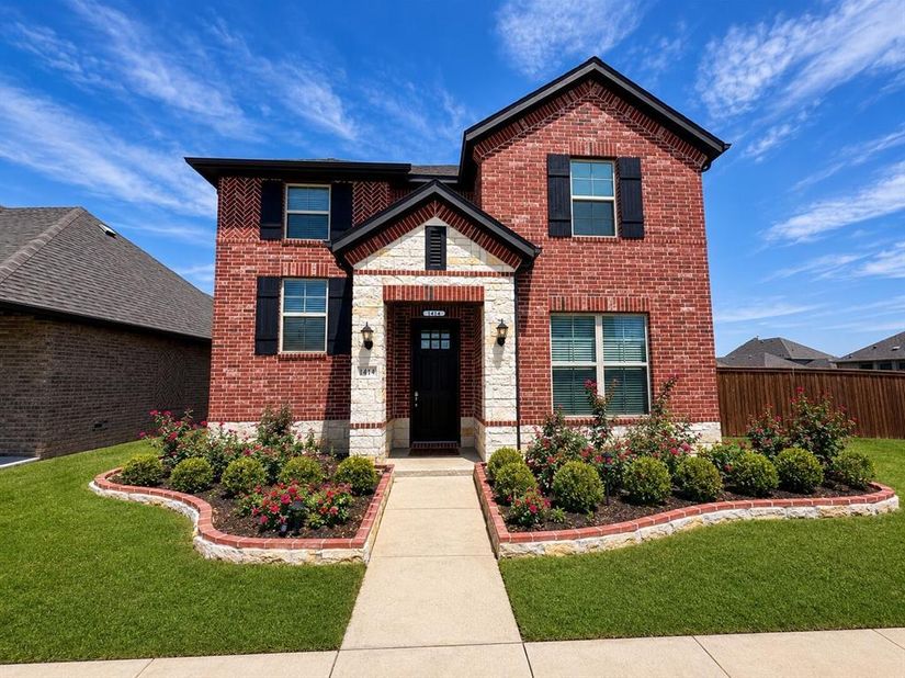 1414  Haybale Lane , Garland Texas 75042