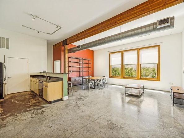 2502  Live Oak Street  228, Dallas Texas 75204