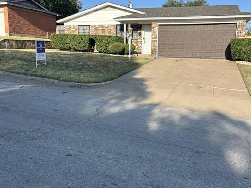 4204  Burke Road , Fort Worth Texas 76119