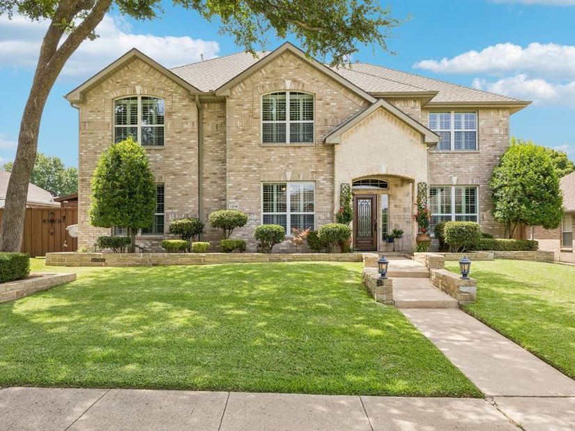 1214  Donegal Lane , Garland Texas 75044