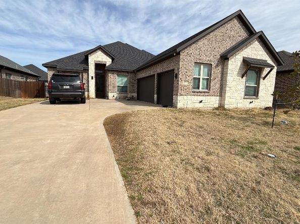 1824  Royal Lake Drive , Grand Prairie Texas 75052