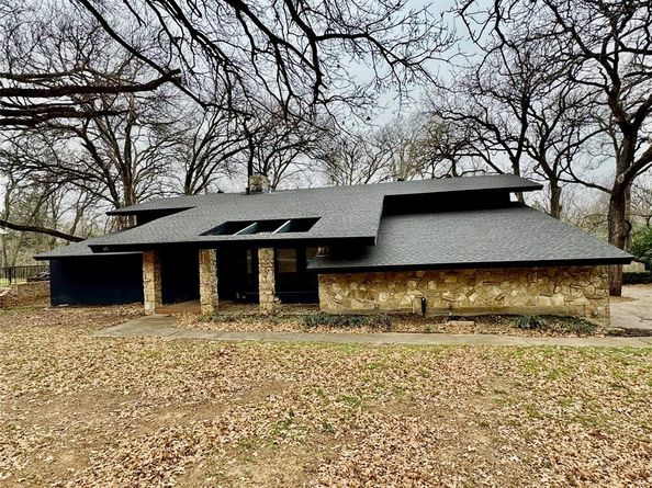 2000  Mill Creek Drive , Arlington Texas 76010