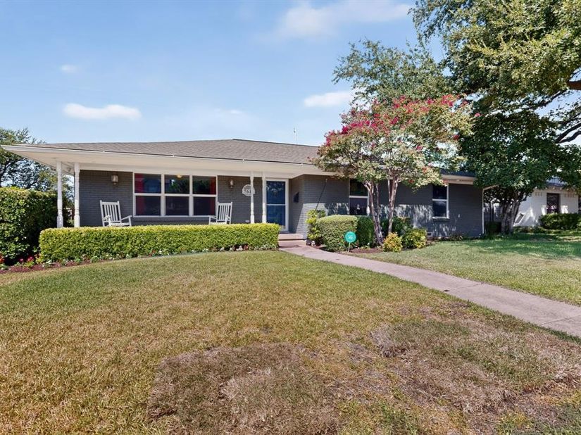 7611  El Pensador Drive , Dallas Texas 75248