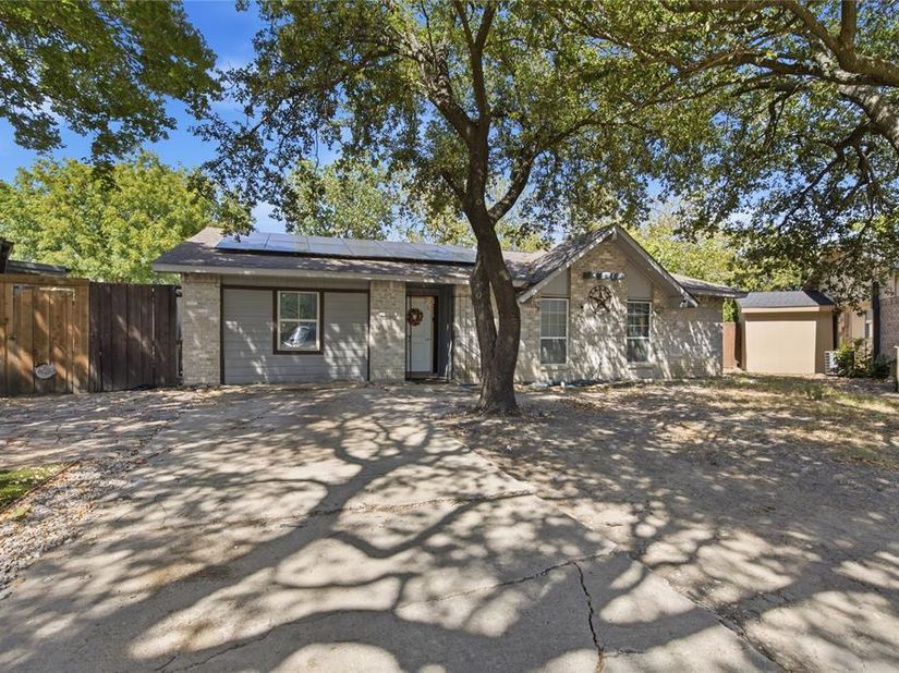 3156  Abbey Road , Carrollton Texas 75007