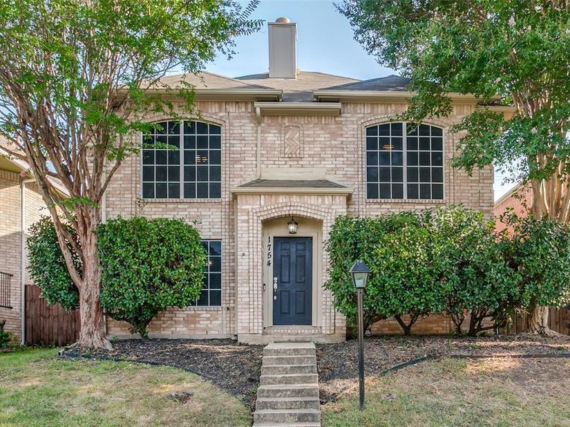 1754  Circle Creek Drive , Lewisville Texas 75067