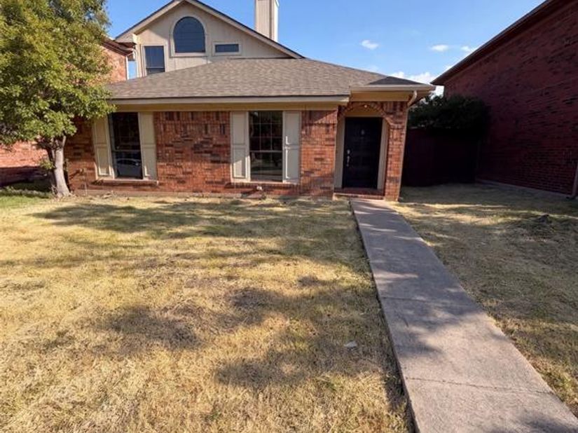 1633  San Francisco Street , Carrollton Texas 75007