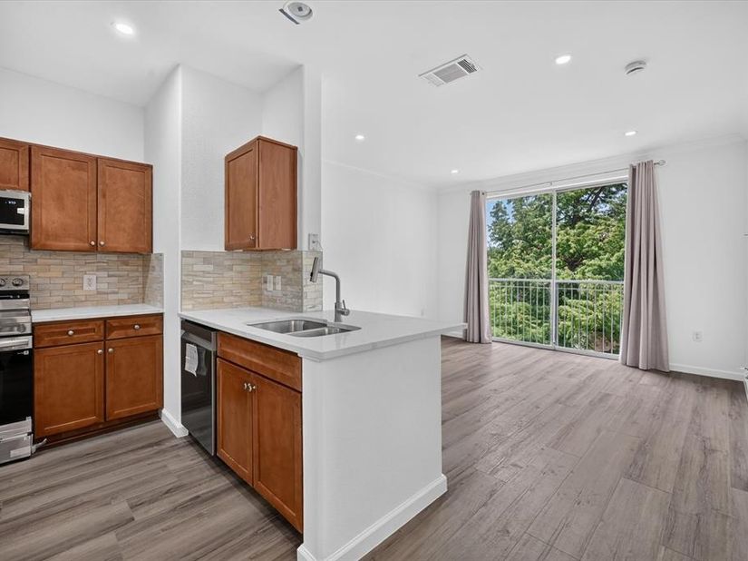 330 E Las Colinas Boulevard E 240, Irving Texas 75039