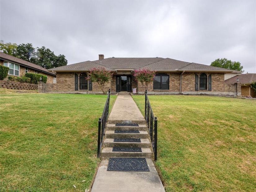 1409  Sun Valley Drive , Garland Texas 75043