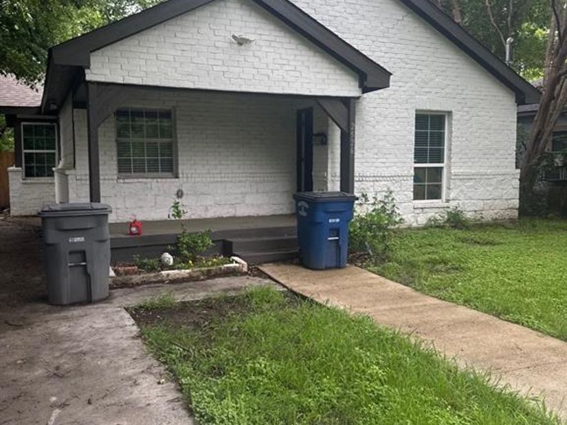 2526  Exline Street , Dallas Texas 75215