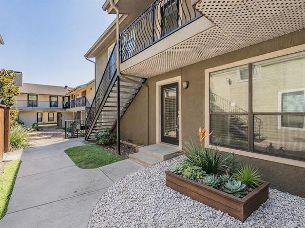 5816  Birchbrook Drive  124, Dallas Texas 75206