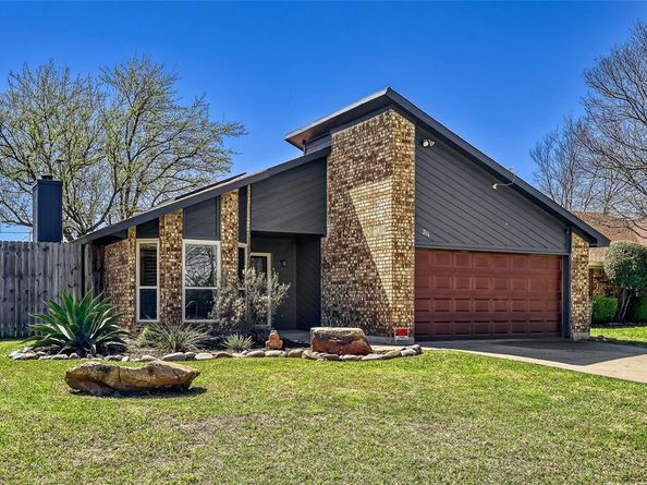 304  Valley Forge Lane , Arlington Texas 76002