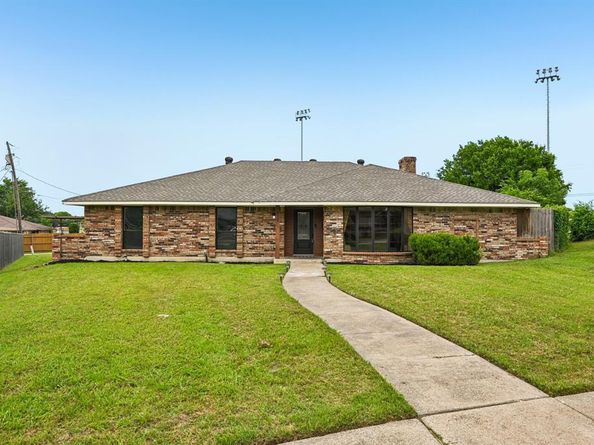 813  Oakbluff Drive , Lancaster Texas 75146