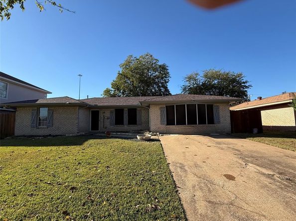 5245  Clubview Drive , Dallas Texas 75232